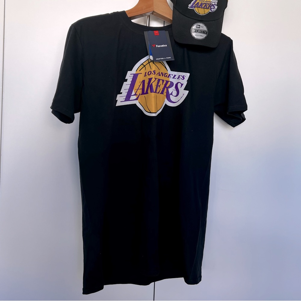 ❌ SOLD ❌ Brand New Lakers Lebron James T-Shirt - size L - NWT
